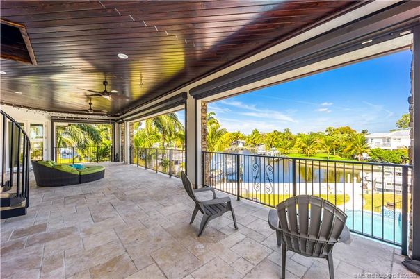 Exterior, Interior, Sun Room, Wooden Ceilings