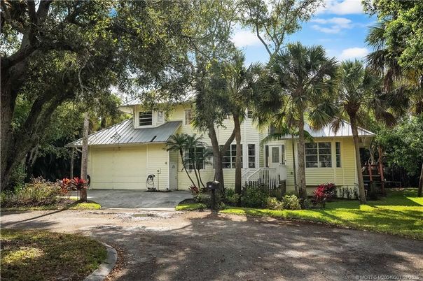 Attached, Exterior, Facade, Ranch