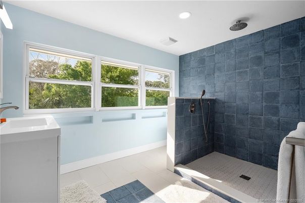 Bathroom, Interior, Recessed Lighting