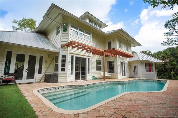Exterior, Pool