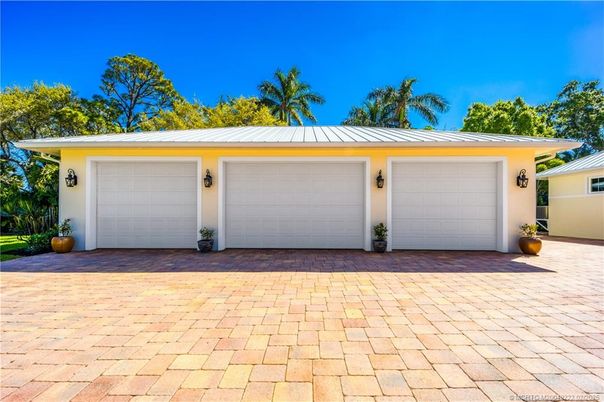 Detached Garage, Exterior