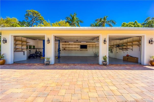 Detached Garage, Exterior
