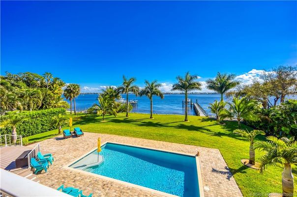 Exterior, Pool, Water