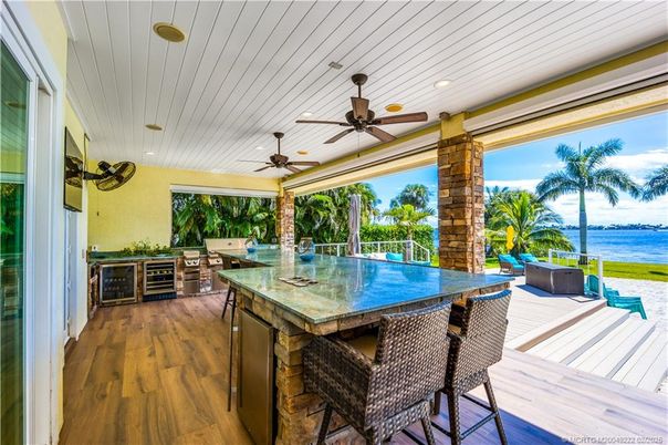 Exterior, Recessed Lighting, Water