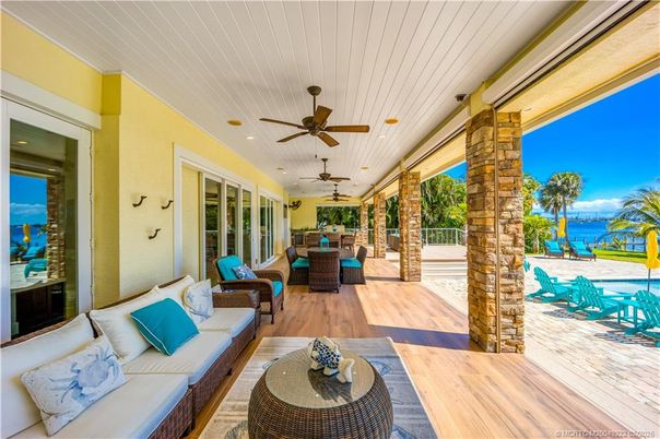 Exterior, Interior, Living room, Recessed Lighting, Water, Wood Texture Flooring