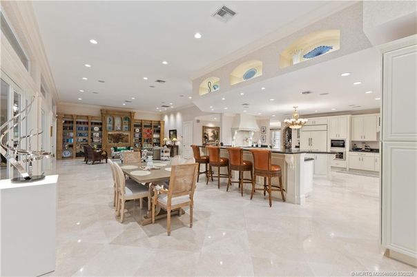 Chandelier, Dining room, Interior, Kitchen, Recessed Lighting, Stainless Steel Appliances