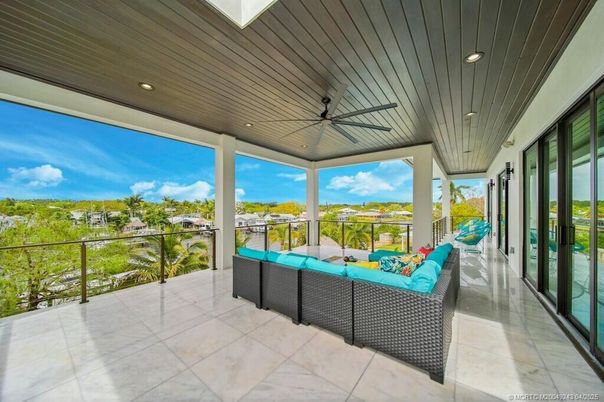Exterior, Recessed Lighting