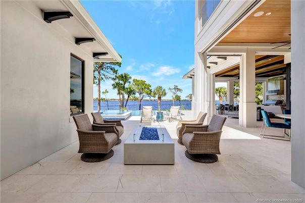 Exterior, Pool, Water
