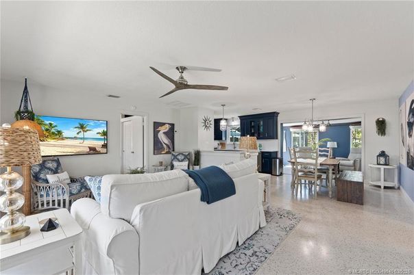 Dining room, Interior, Living room, Pendant Lights