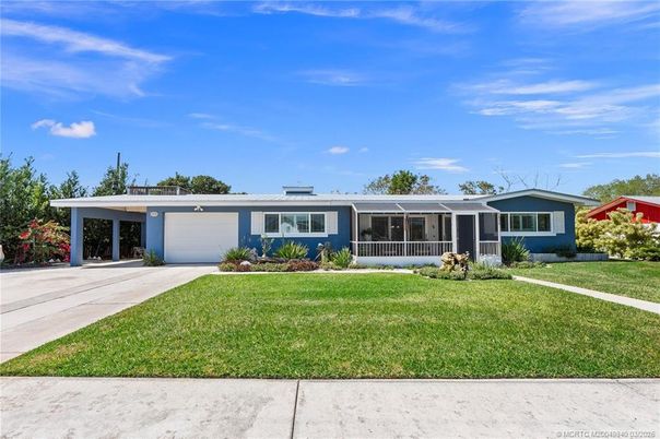 Attached, Exterior, Facade, Ranch