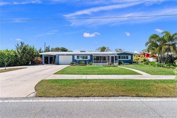 Backyard, Exterior, Facade, Ranch