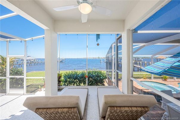 Interior, Sun Room, Water