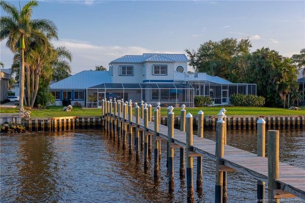 Exterior, Lake