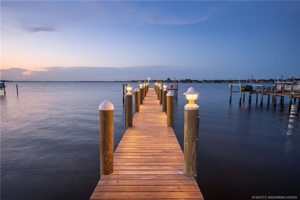 Exterior, Lake