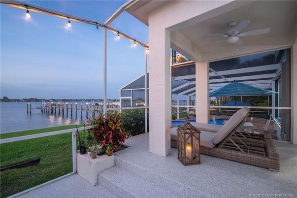 Interior, Sun Room, Water
