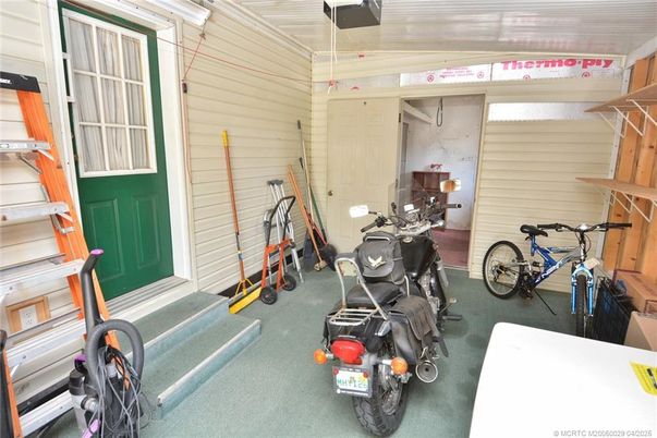 Garage, Interior