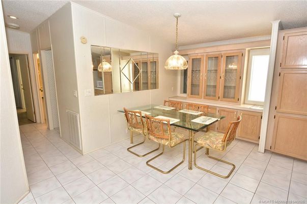 Dining room, Interior, Pendant Lights, Recessed Lighting
