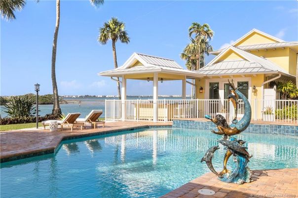 Exterior, Pool, Water