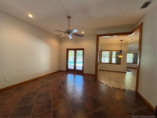 Empty room, Interior, Pendant Lights, Recessed Lighting