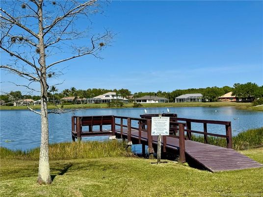 Exterior, Lake