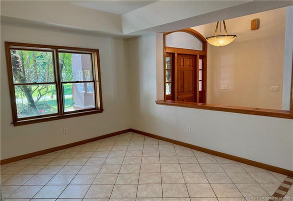 Empty room, Interior, Pendant Lights