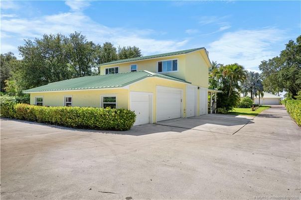 Attached, Exterior, Facade, Ranch
