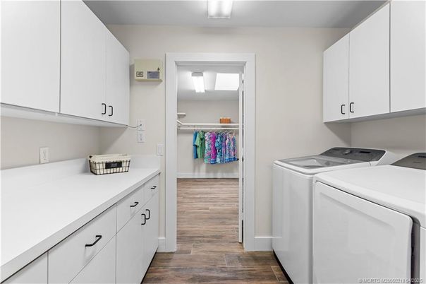 Interior, Washer, Wood Texture Flooring