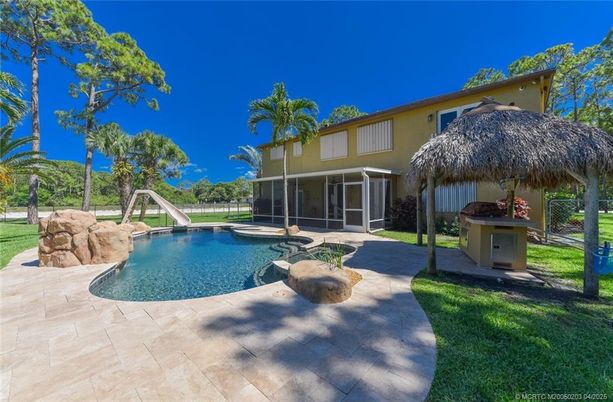 Exterior, Pool