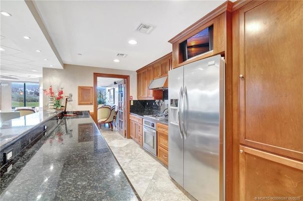 Dining room, Interior, Kitchen, Recessed Lighting, Stainless Steel Appliances