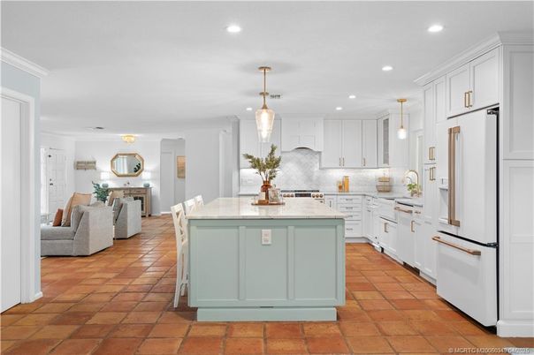 Dining room, Interior, Kitchen, Living room, Pendant Lights, Recessed Lighting, Stainless Steel Appliances