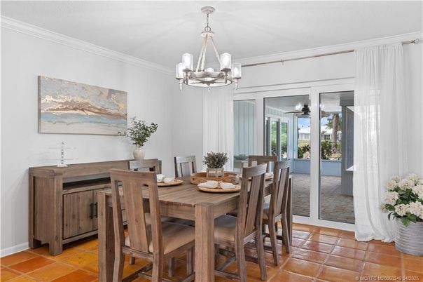Chandelier, Dining room, Interior