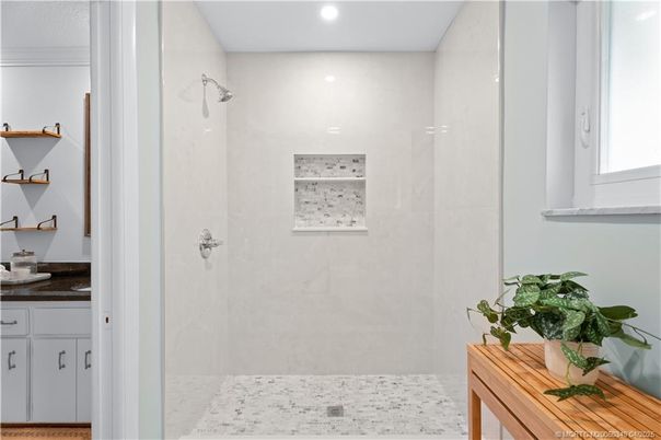 Bathroom, Interior, Recessed Lighting