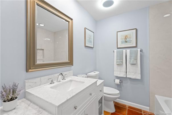 Bathroom, Interior, Recessed Lighting