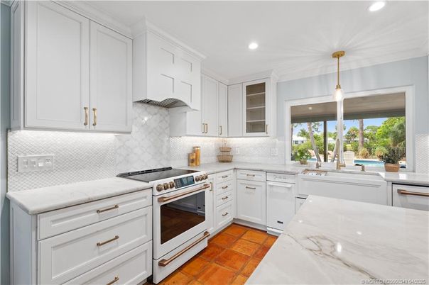 Interior, Kitchen, Pendant Lights, Recessed Lighting, Stainless Steel Appliances