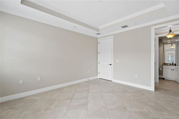 Empty room, Interior, Pendant Lights