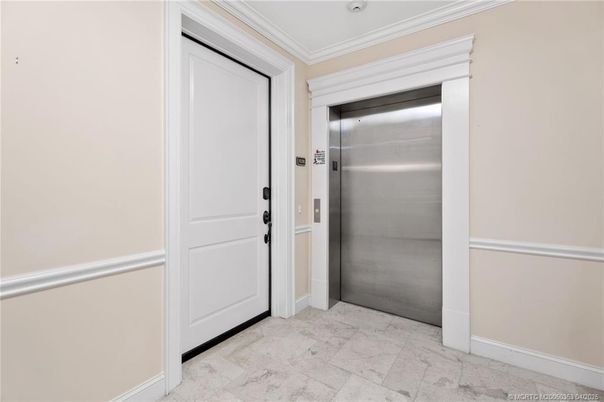 Elevator, Interior