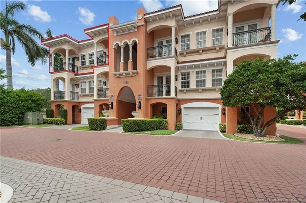 Attached, Exterior, Facade, Mediterranean