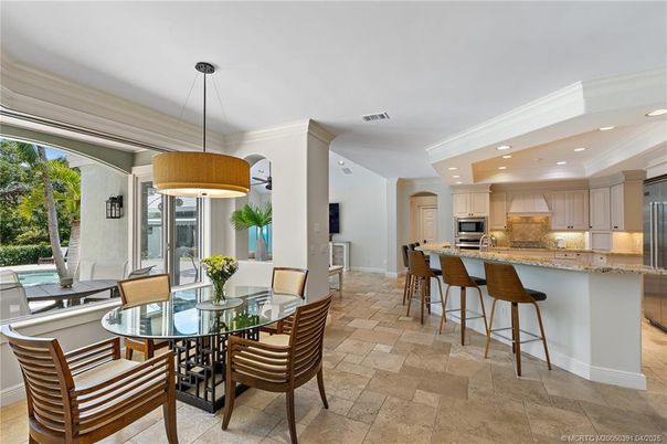 Dining room, Interior, Kitchen, Pendant Lights, Recessed Lighting, Stainless Steel Appliances