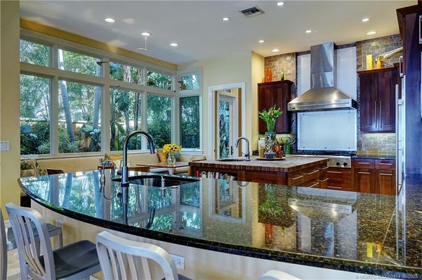 Dining room, Interior, Kitchen, Recessed Lighting, Stainless Steel Appliances
