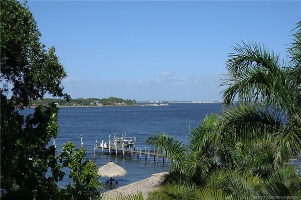 Exterior, Lake