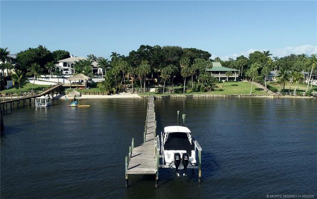 Exterior, Lake