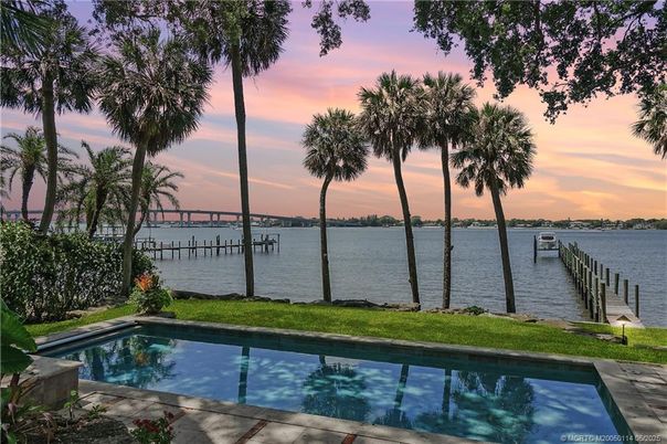 Exterior, Lake, Pool