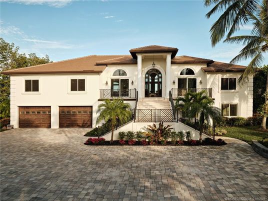 Attached, Exterior, Facade, Mediterranean