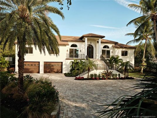 Attached, Exterior, Facade, Mediterranean