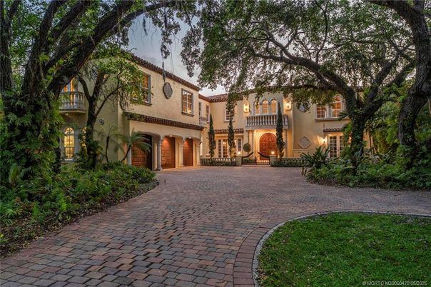 Backyard, Exterior, Facade, Mediterranean