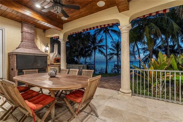 Exterior, Fireplace, Water