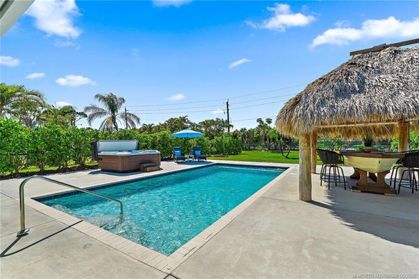 Exterior, Hot Tub, Pool