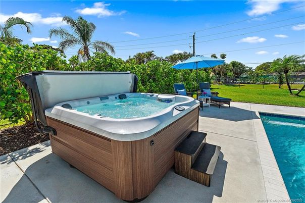 Exterior, Hot Tub