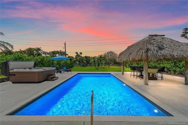 Exterior, Hot Tub, Pool