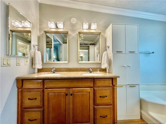 Bathroom, Dual Sink Vanities, Interior